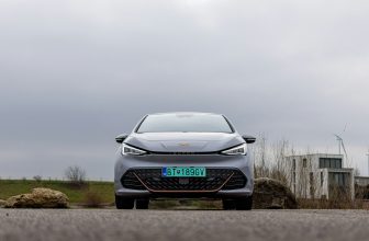 Cupra Born eléctrico visto de frente