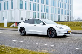 Tesla Model 3 blanco, el coche más vendido de España en septiembre de 2026